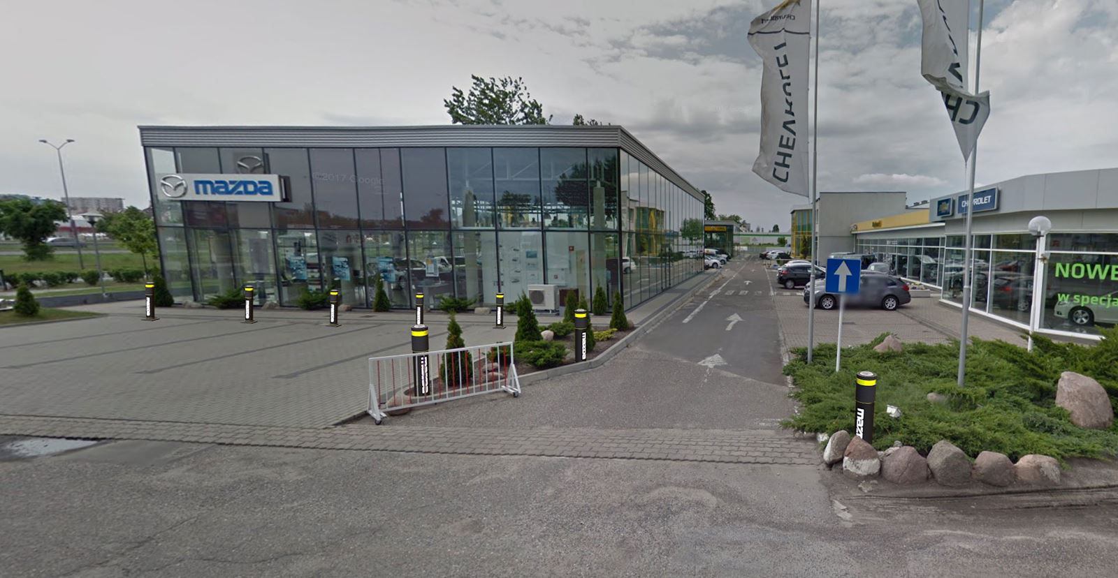 Saftey street pole in front of a grarage with Led safty flashlight